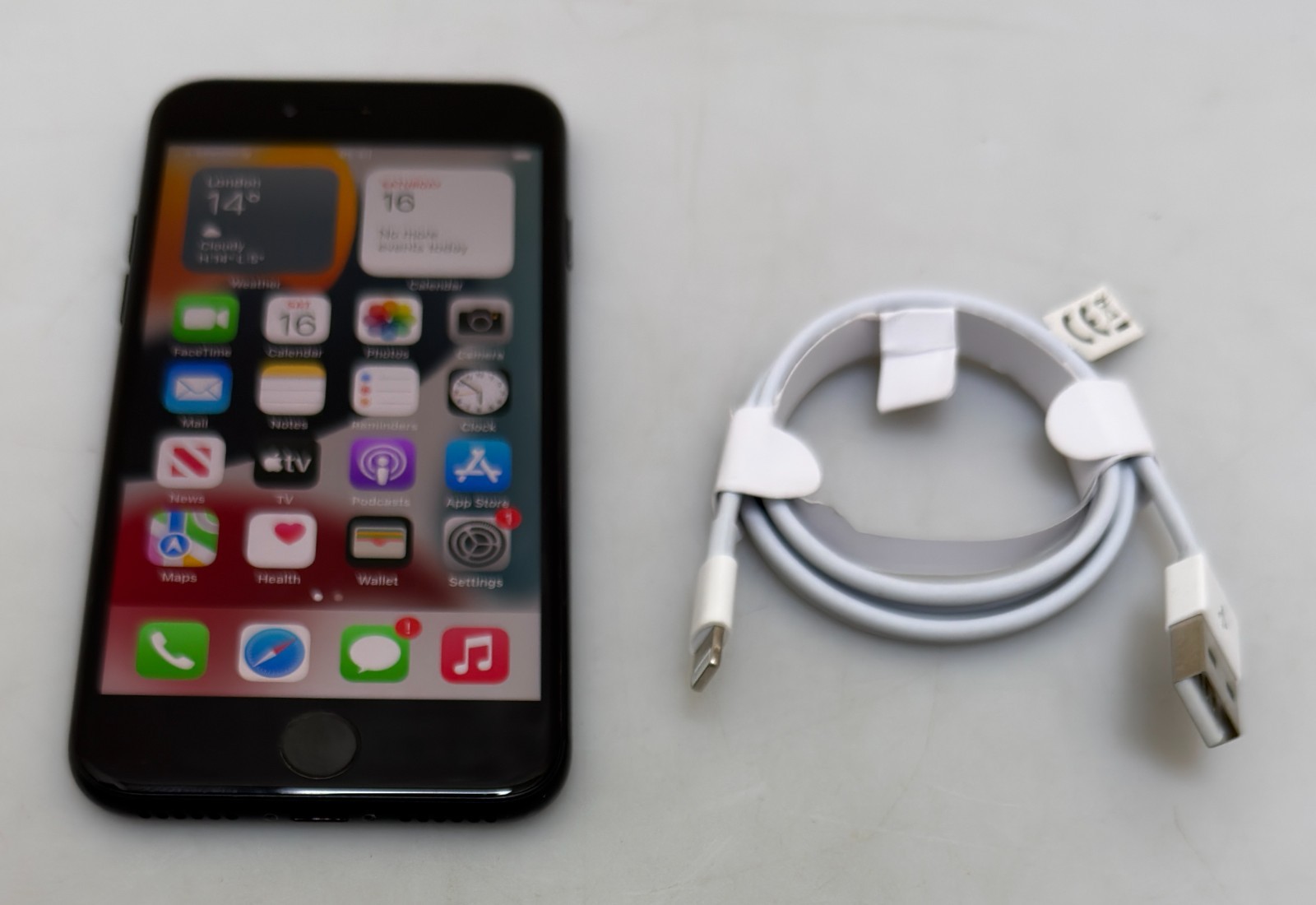 Apple iPhone 7 Black Unlocked 32GB 4.7"" Compact Light Smartphone Works Perfect k