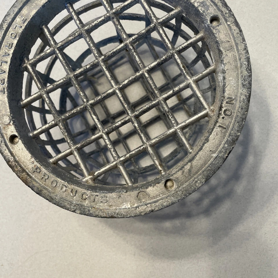 Vintage SCARCE Metal Flower Cage Frog BY FLORALART NO MEASURES 5 3/8 W X 3 TALL - Image 4 of 4