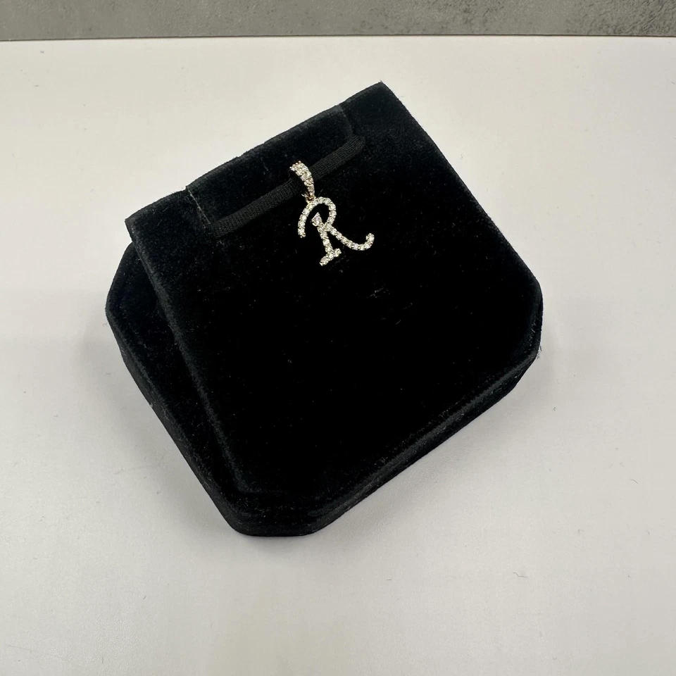 Diamond "R" Initial Pendant in 10kt Yellow Gold - 0.18ctw Diamonds, New - Image 2 of 4