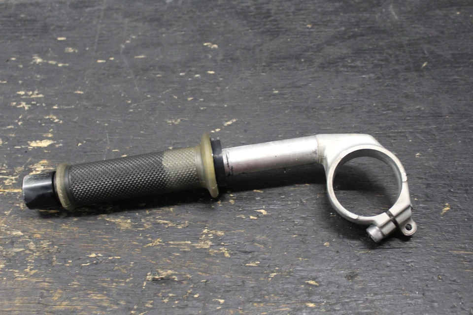 04-08 YAMAHA YZF R1 CLIP DERECHO EN MANILLAR OEM 2004 2005 2006 2007 2008 Foto 2 de 2