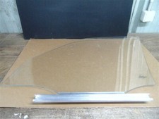 Brandneue Kurbelscheibe vorne rechts glasklar Mercedes W202 - A2027200218 Brandneue Kurbelscheibe vorne rechts glasklar Mercedes W202 - A2027200218