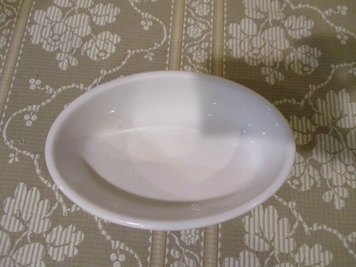 Vintage Oneida Porcelain 6" Oval White Serving Bowl (D-14) - Picture 3 of 6