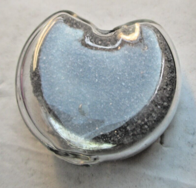 Bague Réglable Style Pylônes Avec Cœur Sable Gris - Bijou Original - Occasion Comme Neuf
