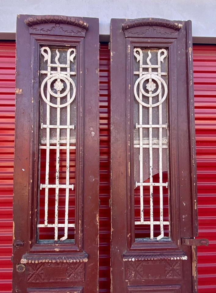 Puertas arquitectónicas antiguas de madera y hierro rescatadas. Bodega Granero Gran Entrada Foto 4 de 4