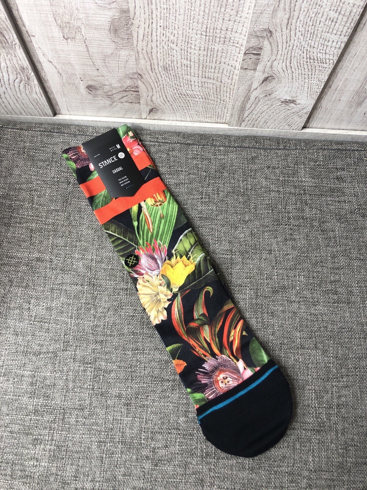 Stance Crew Socks Medium Casual Playa Larga Hawaiian Flowers Fun Design-image