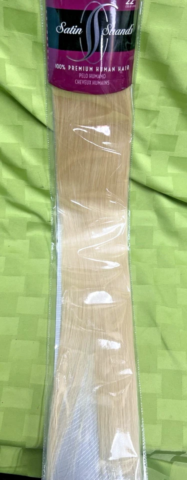 Extensiones de tejido de cabello humano premium rubio platino 22" hebras satinadas Malibú Foto 2 de 4