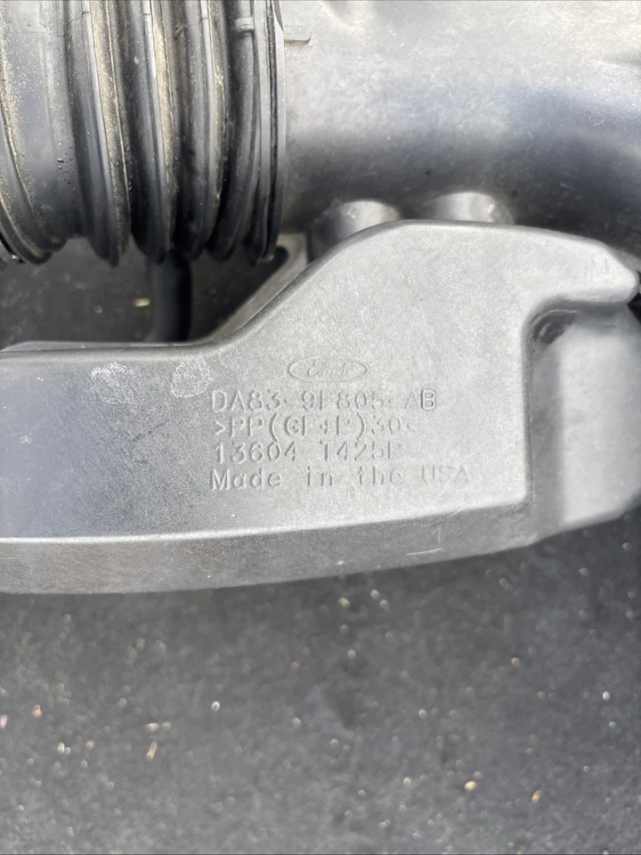 Tubo de admisión de aire 13-16 Ford Lincoln MKS y caja de filtro de aire de admisión OEM Foto 3 de 4