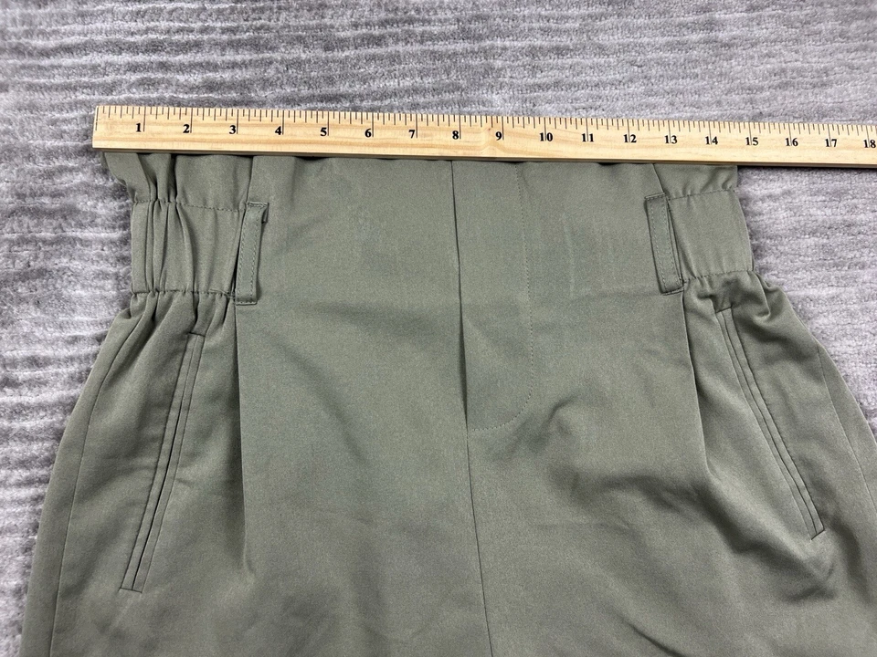 Pantalones Cortos Charlotte Russe Para Mujer Grande Verde Bolsa de Papel Cintura Puños Foto 4 de 4