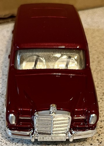 Corgi Toys Model Club 247 - Mercedes-Benz 600 Pullman - 2023 Reissue. - Picture 10 of 13