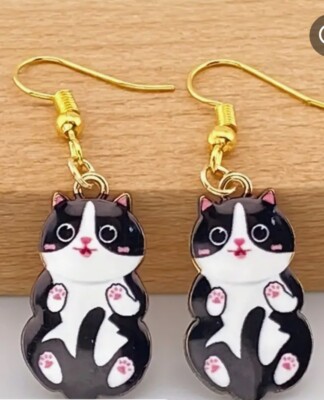NEW PAIR ARTISAN BLACK ENAMEL KITTY CAT KITTEN DANGLE HOOK EARRINGS HELLO USA