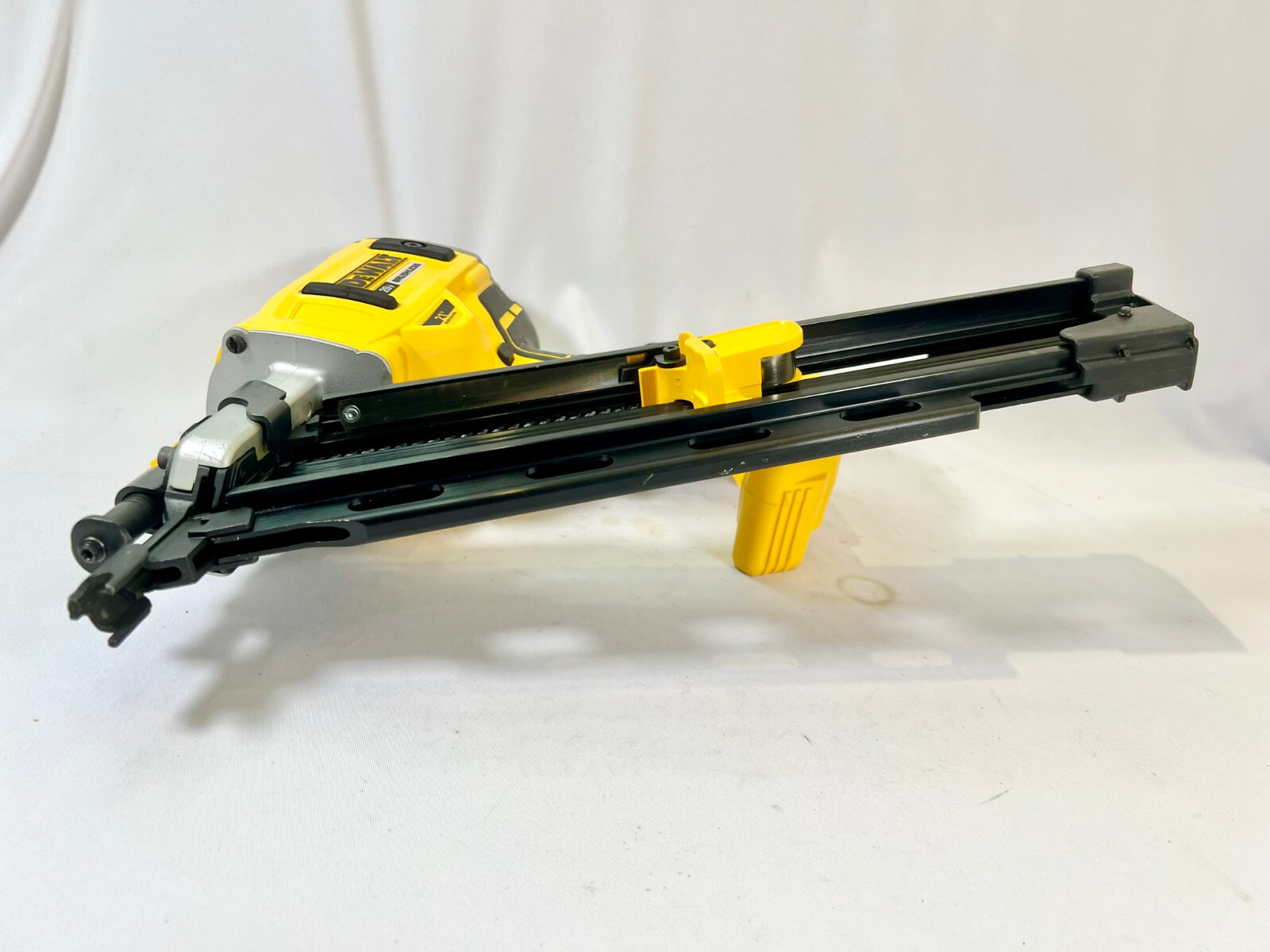 DEWALT DCN21PL MAX LithIon 21Degree Cordless Framing Nailer 20V (Bare