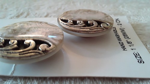 2 La Petite Large 1 1/8" Buttons Swirled Lucite w Brass Insets Made in Italy 209 - Picture 3 of 5