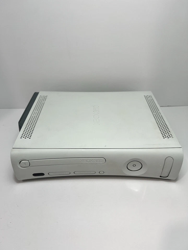 Original Xbox 360 Arcade 60GB White Console Bundle - Image 4 of 4