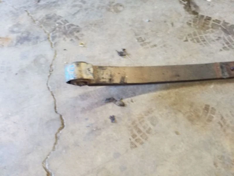 Muelle de hoja delantero - Código X | Se adapta a Ford F250 F350 F450 F550 1999-2004 Foto 3 de 4