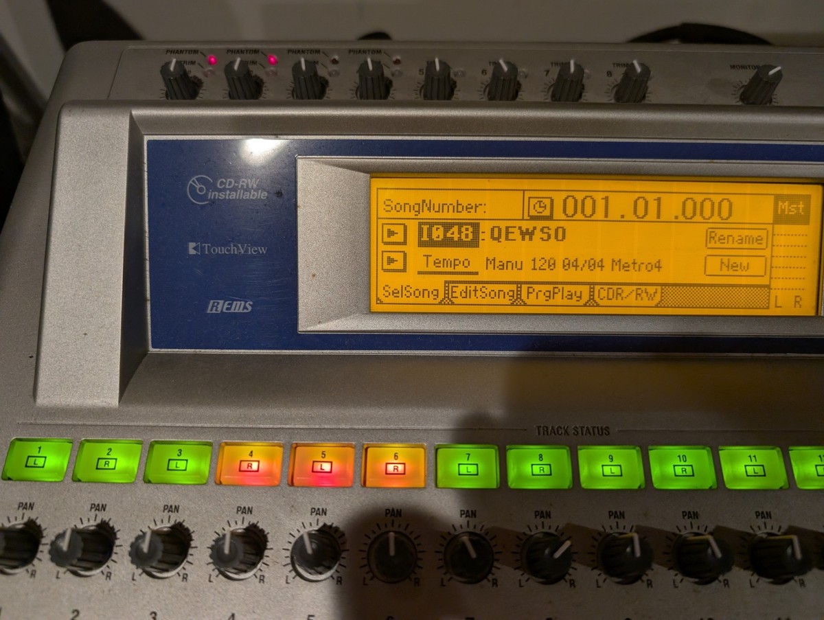 Korg D1600 Digital Recording Studio 16track Cd-r Burner for