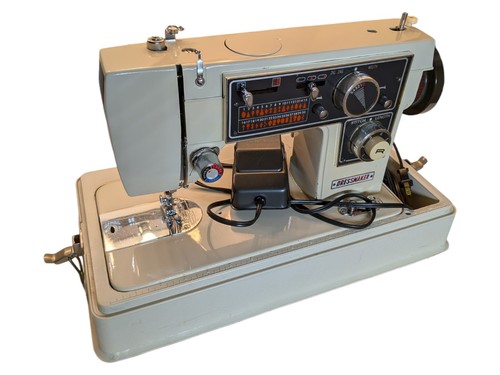 Vintage DRESSMAKER DeLuxe Zig Zag S-3000 Sewing Machine Case & Foot Pedal ~ EUC - Picture 1 of 15