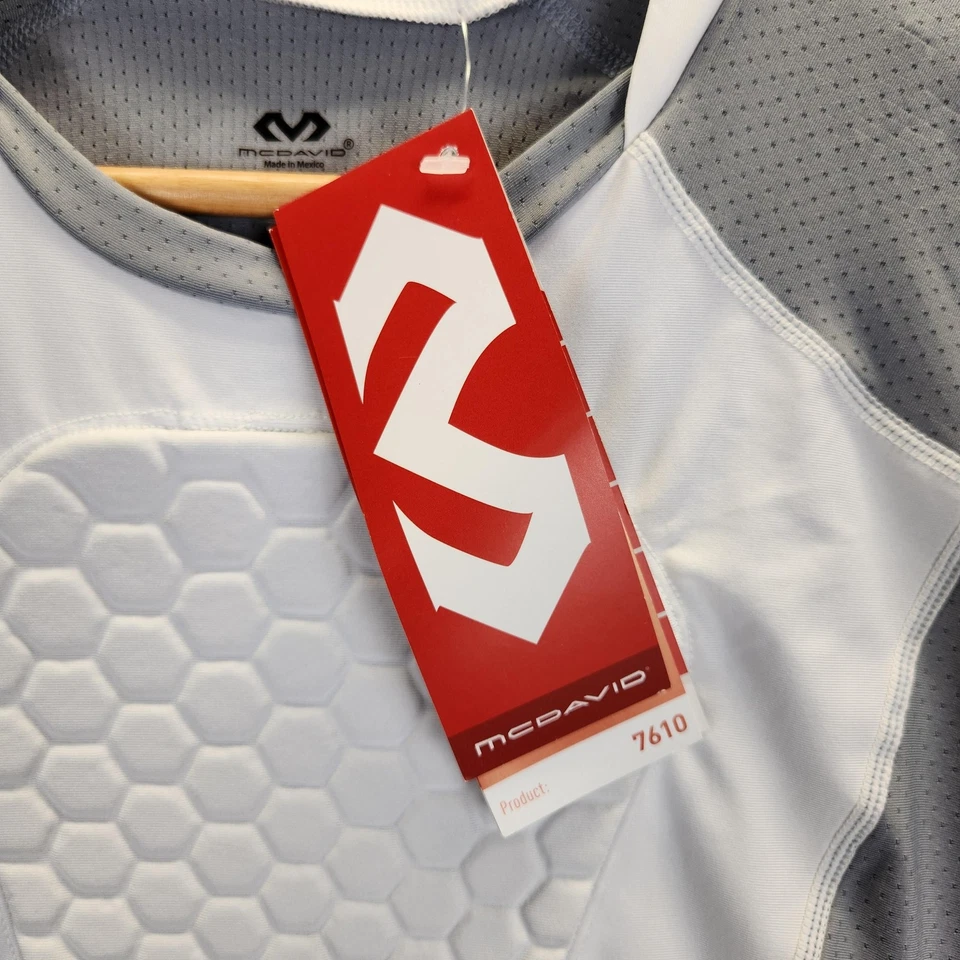 Camisa McDavid Hex Sternum Para Hombre Grande Blanca Gris 7610 Acolchada Compresión Top Foto 2 de 4