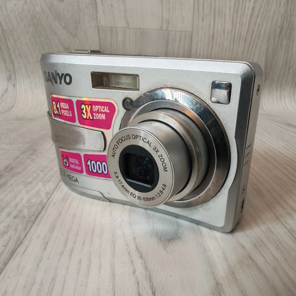 Sanyo VPC S870 8.1MP Digital Camera Compact Silver tested working and SD Card - Image 2 of 4
