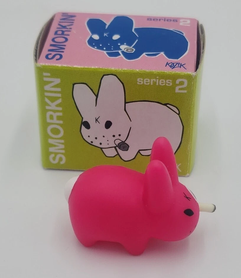 Kidrobot SMORKIN' LABBIT Serie 2 ROSA FLORENTE Mini Figura Vinilo 1.5" Kozik Foto 3 de 4