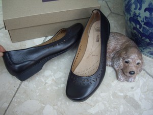 clarks wide fit flat shoes