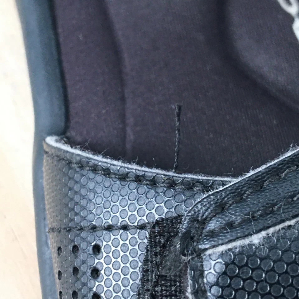 Sandalias Under Armour Niños 11K Ignite V Slide Planas 1287320-001 Negras Sin Cordones Foto 4 de 4