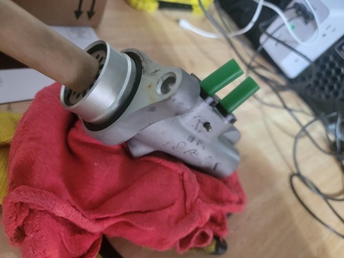 2003 - 2010 PORSCHE CAYENNE 955 9PA 4.5L OEM BRAKE MASTER CYLINDER - Picture 4 of 8