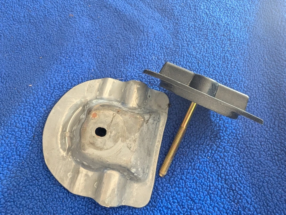 95-01 Geo Metro, Chevy Metro, Suzuki Swift neumático de repuesto tornillo retenedor OEM Foto 4 de 4