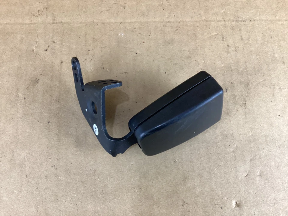 Mercedes Benz C250 2011-2015 hebilla de cinturón de seguridad trasero derecho negro a2048602869 OEM Foto 3 de 4