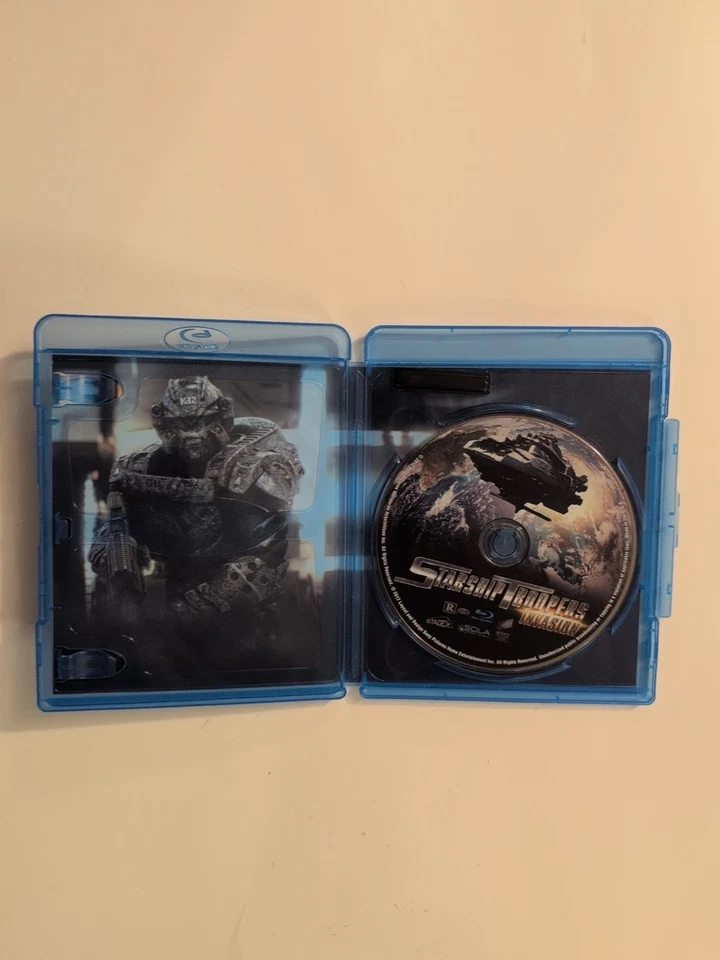 Starship Troopers: Invasion (disco Blu-ray, 2012, animado) bilingüe  Foto 2 de 3