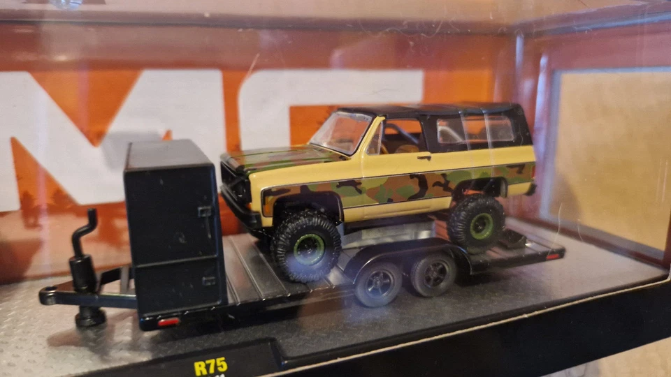 M2 Machines Auto-Haulers Release 75 1998 GMC Sierra 1500 4x4 and 1973 GMC  (C12) - Photo 3/4