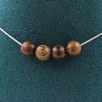 Steine Und Mineralien. Halskette 4 Perlen Holz 8 Mm. Kette Aus Edelstahl