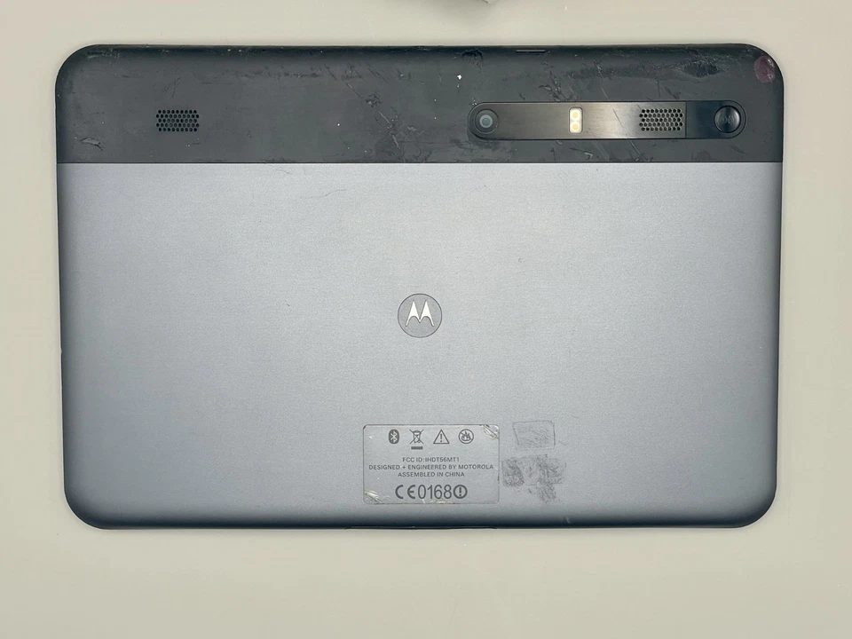 Motorola XOOM Wi-Fi Tablet 32GB 10.1" 1090-T56MT1 HEAVILY USED BUT WORKING - Image 3 of 4