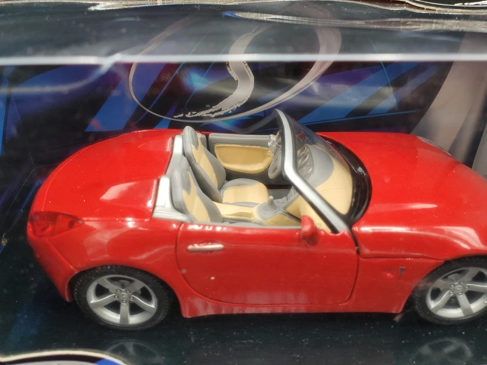 🚦🔥Maisto 1:24 2006 Pontiac Solstice Convertible Red Die cast Special Edition🚦 - Image 4 of 4