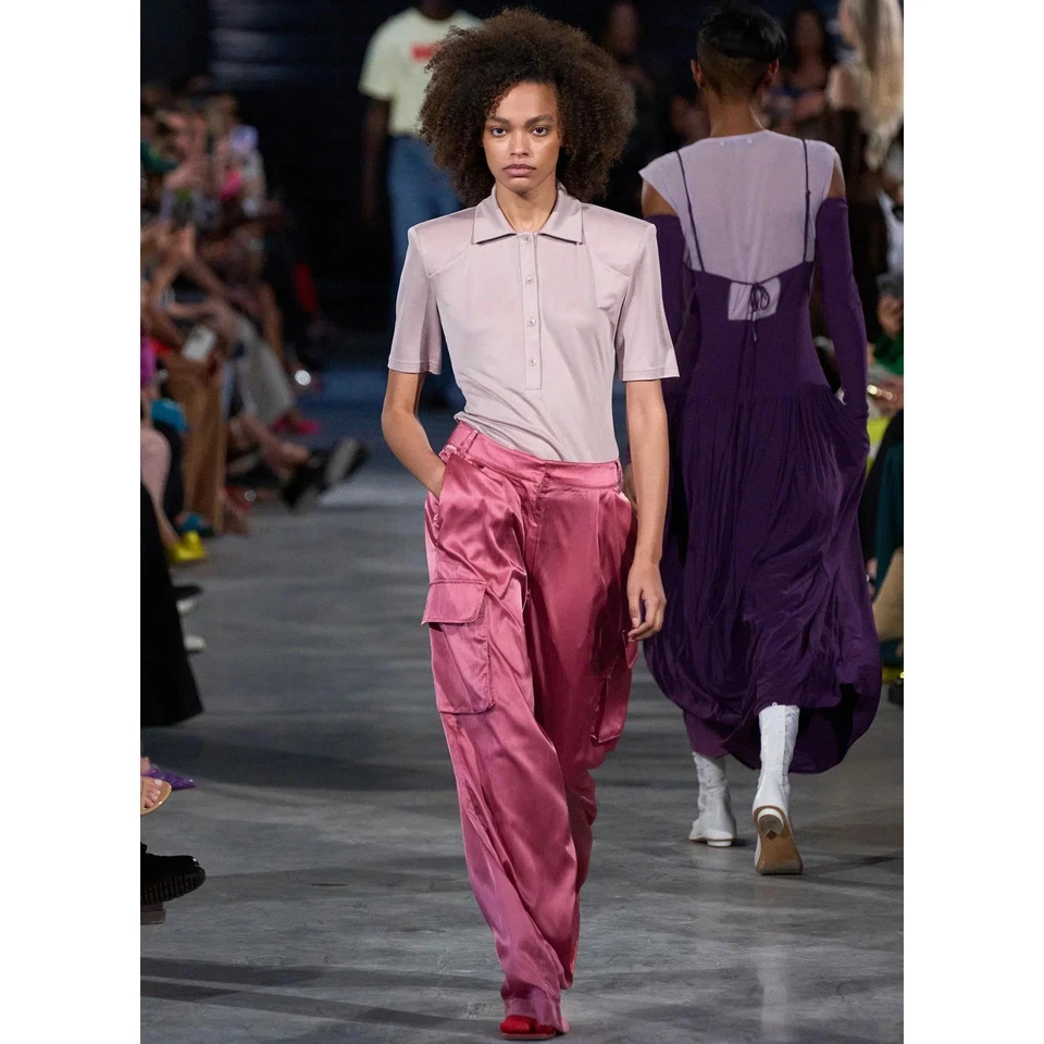 Pantalones cargo Tibi Stella rosa satinado talla 4 cintura alta pierna ancha talla 4 Foto 2 de 4