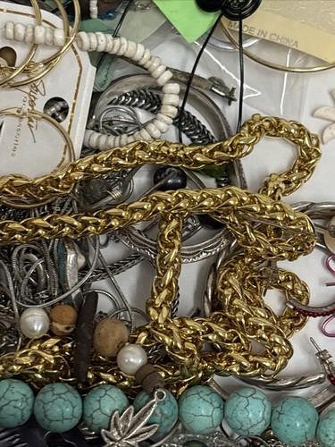 SCHMUCK UND UHREN KONVOLUT ~ UNGESUCHT ~ UNGEPRÜFT ~ 5+ PFUND - Bild 4 von 17