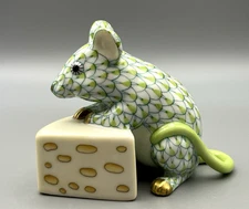 Herend Figurine - Mouse with Cheese - Key Lime Fishnet