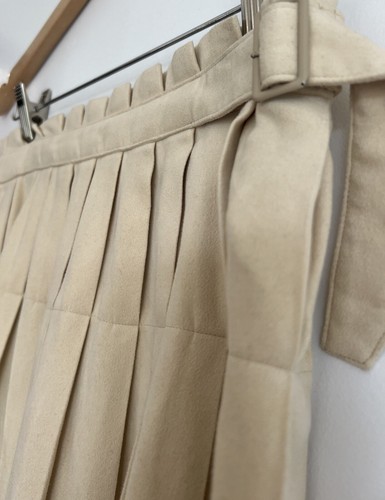 VINTAGE 90s Issey Miyake Women’s Suede Pleated Midi Skirt - Beige / Size 2 - Picture 5 of 5