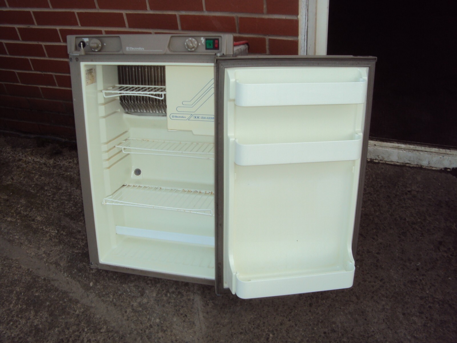 Electrolux RM4236 Caravan Motorhome Camper Electric & Gas 3 Way Fridge