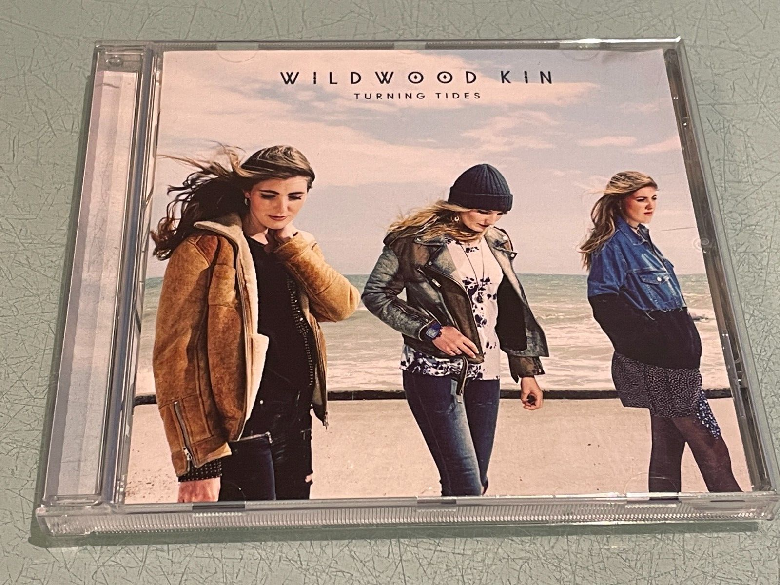 Wildwood kin - Turning Tides - CD Album - 2017 Sony Music - 11 Great Tracks