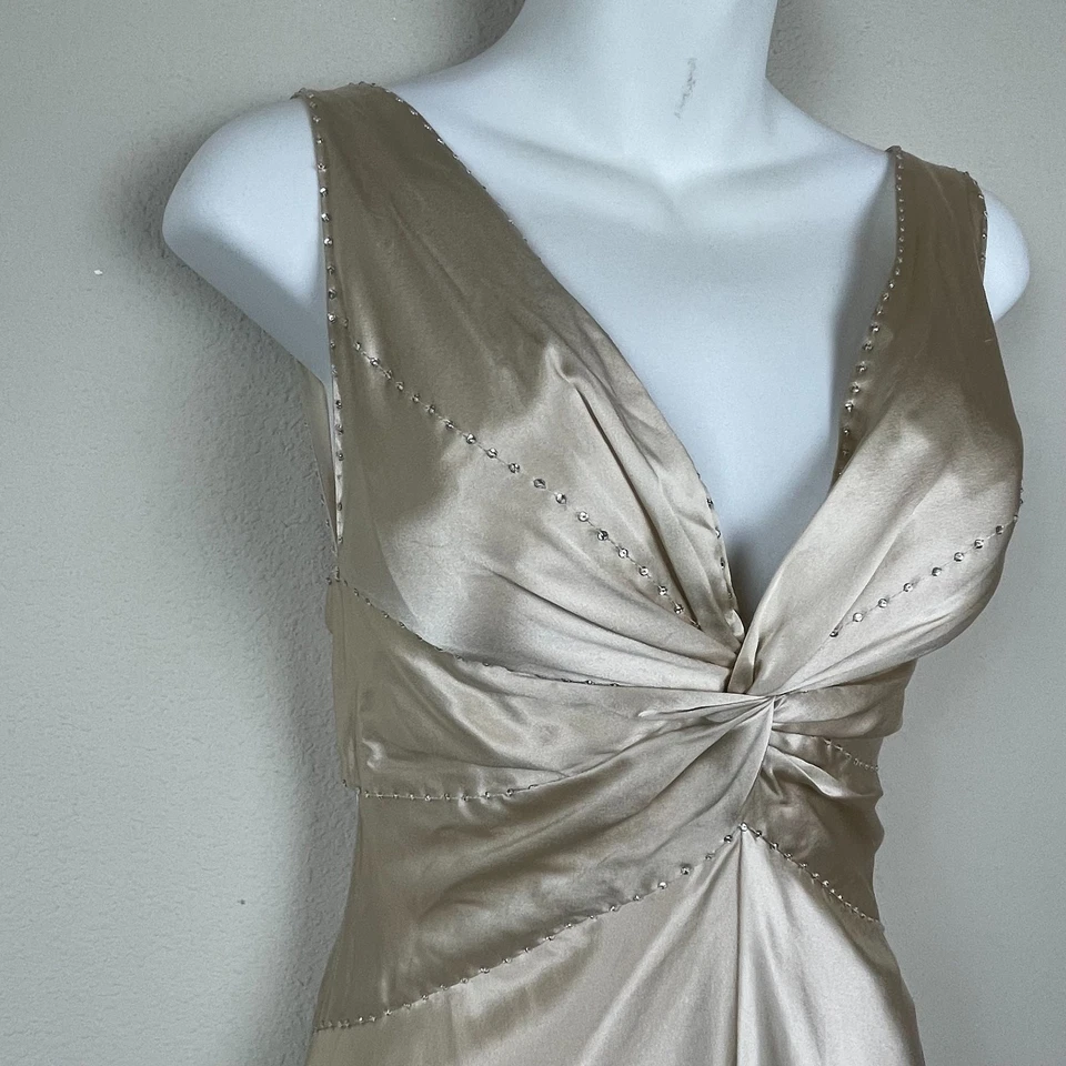 Vestido Formal MAXAZRIA Talla 0 Babydoll Desnudo Satinado Y2K Vestido Alto-Bajo con Tren Foto 2 de 4