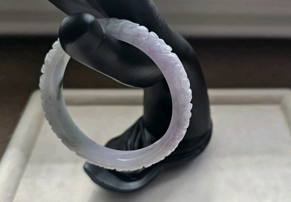 Brazalete de jadeíta natural certificado Birmania grado A tallado lavanda helada 57 mm  Foto 4 de 4