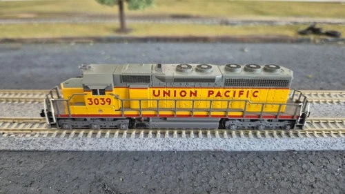 Kato Spur N Union Pacific SD40 3039 DCC