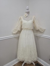 Vintage ILGWU Ivory Full Lace Wedding Dress   Long Sleeve   Boho Beach Bridal