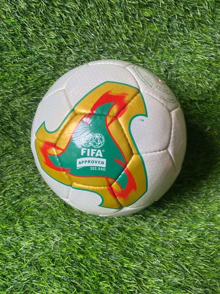FIFA World Cup 2002 Official Match Ball Adidas Fevernova