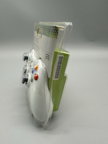 New Xbox 360 official factory sealed wired white controller - Picture 3 of 17