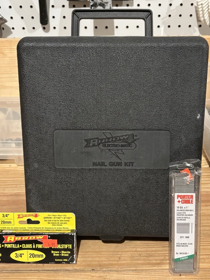 Pistola de clavos eléctrica Brad Arrow ELECTRO-MATIC Nail Master número de modelo ET100M Foto 2 de 2