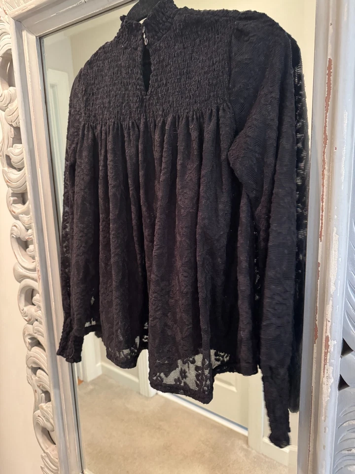 Anthropologie Deletta 黑色蕾丝高领上衣,带缩褶细节 - XS(聚乙烯) — 第 3/4 张图片