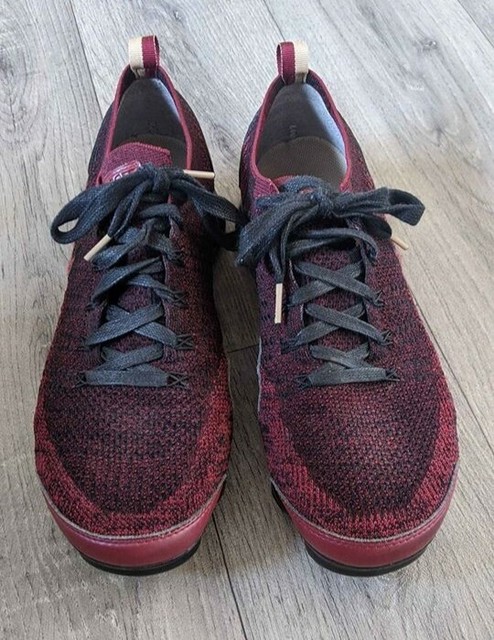 vapormax dark team red