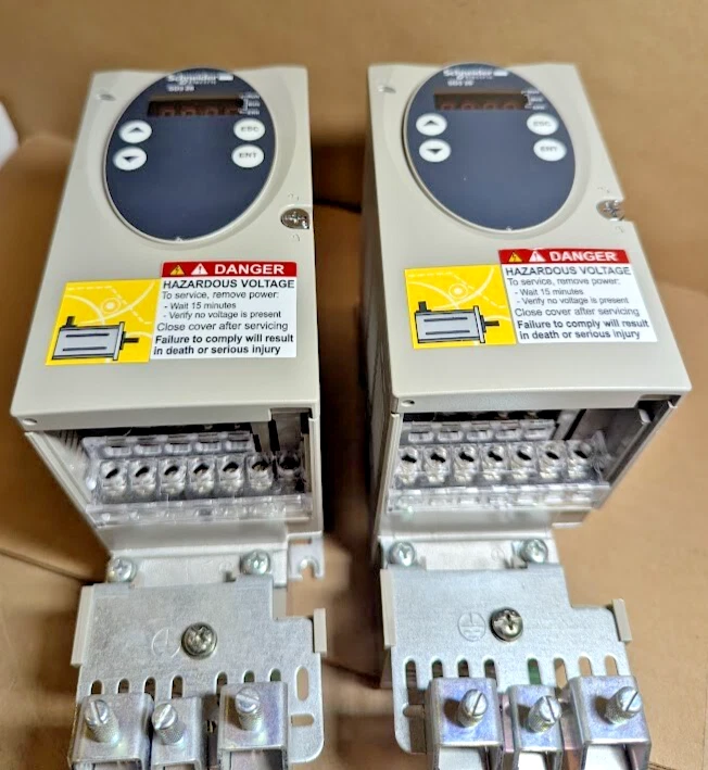 Schneider Electric SD328AU68S2 Lexium SD3 accionamiento de motor paso a paso, 6,8 A (NUEVO sin caja) Foto 2 de 4