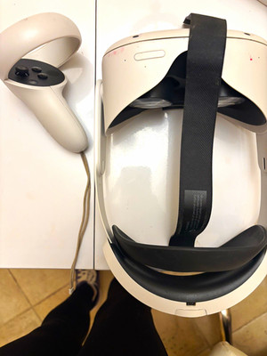 Meta Meta Quest 3 Standalone VR Headset White/Black with Controller